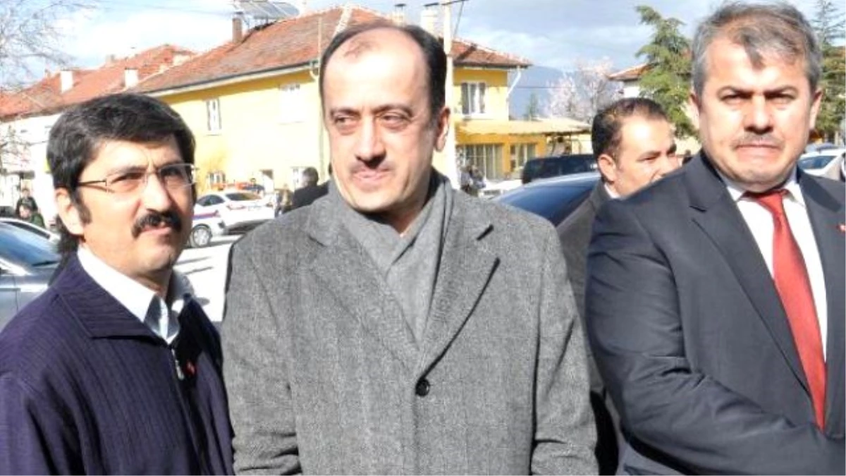 Bakan Zeybekçi, Büyükelçi\'yi Acı Gününde Yalnız Bırakmadı