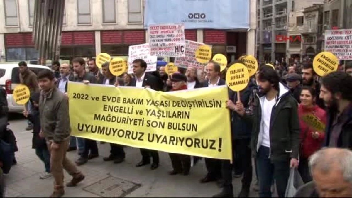 Beyoğlu\'nda Engellilerden Oturma Eylemi