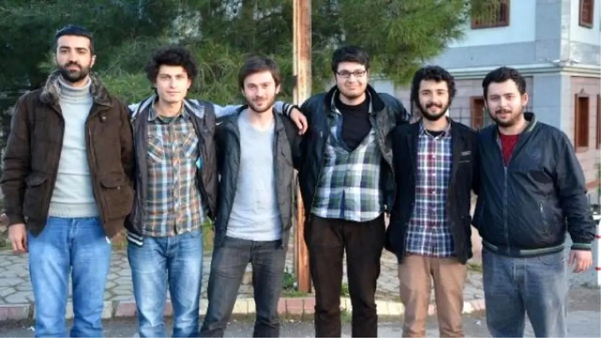 Diktatör\' Pankartı ile Yakalanan 6 Öğrenci Serbest