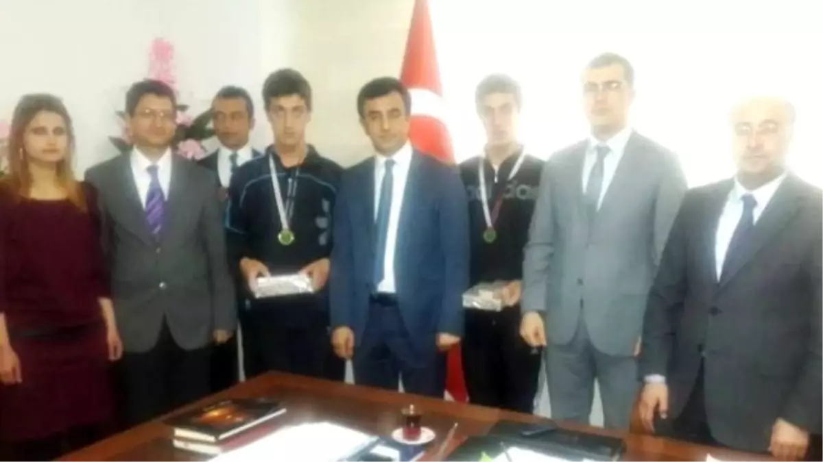 Engelli Bölge Atletizm Birincisi ve Üçüncüsünden Yavuzer\'e Ziyaret