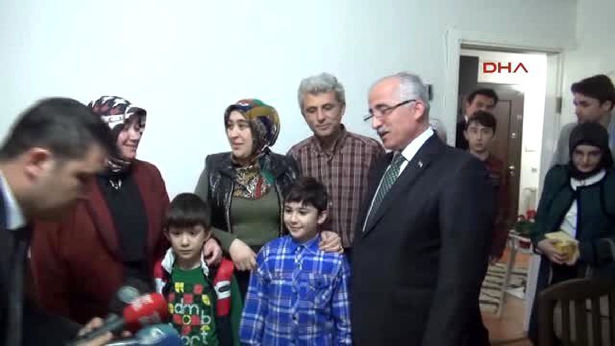 Eskişehir - Vali Tuna\'dan 8 Yaşındaki Emir\'e İmzalı Eskişehirspor Forması