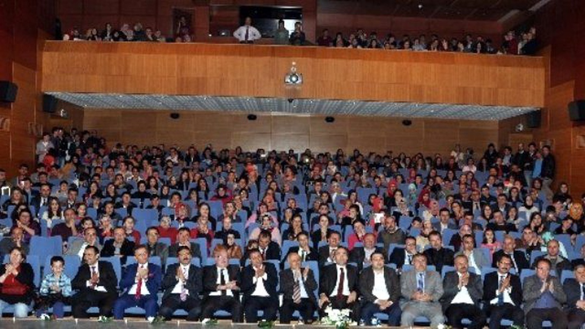Gümüşhane\'de Kahramanlık Konulu Şiir ve Türkü Dinletisi Düzenlendi