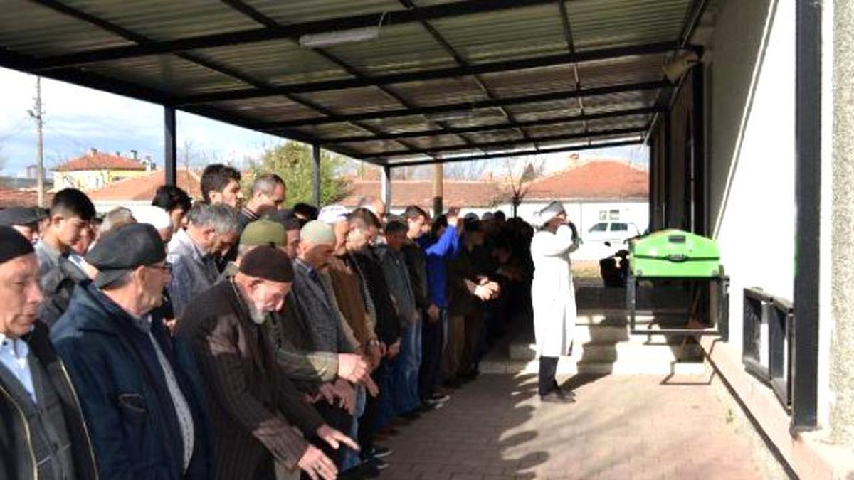 Kazada Ölen Üniversiteli Gözyaşları Arasında Toprağa Verildi