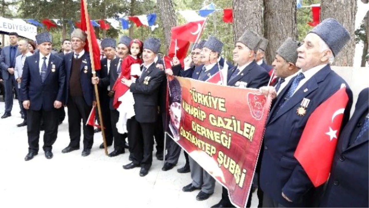 Okuduğu İstiklal Marşıyla Hem Ağladı Hem Ağlattı