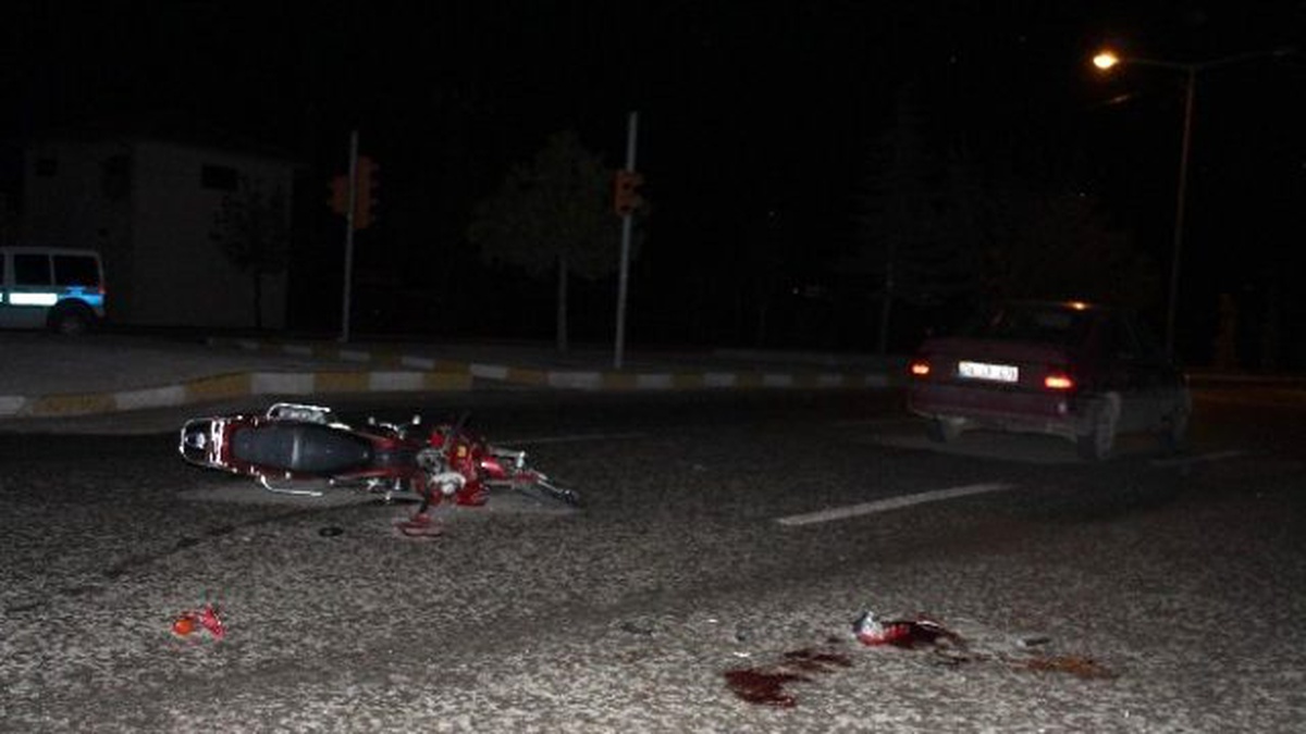 Otomobil ile Motosiklet Çarpıştı: 1 Yaralı