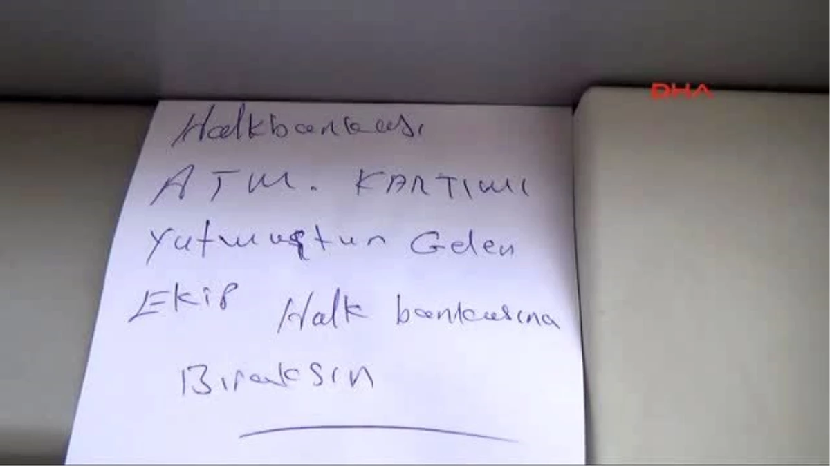 Kartı ATM\'de Kaldı, Görevlilere Not Yazdı