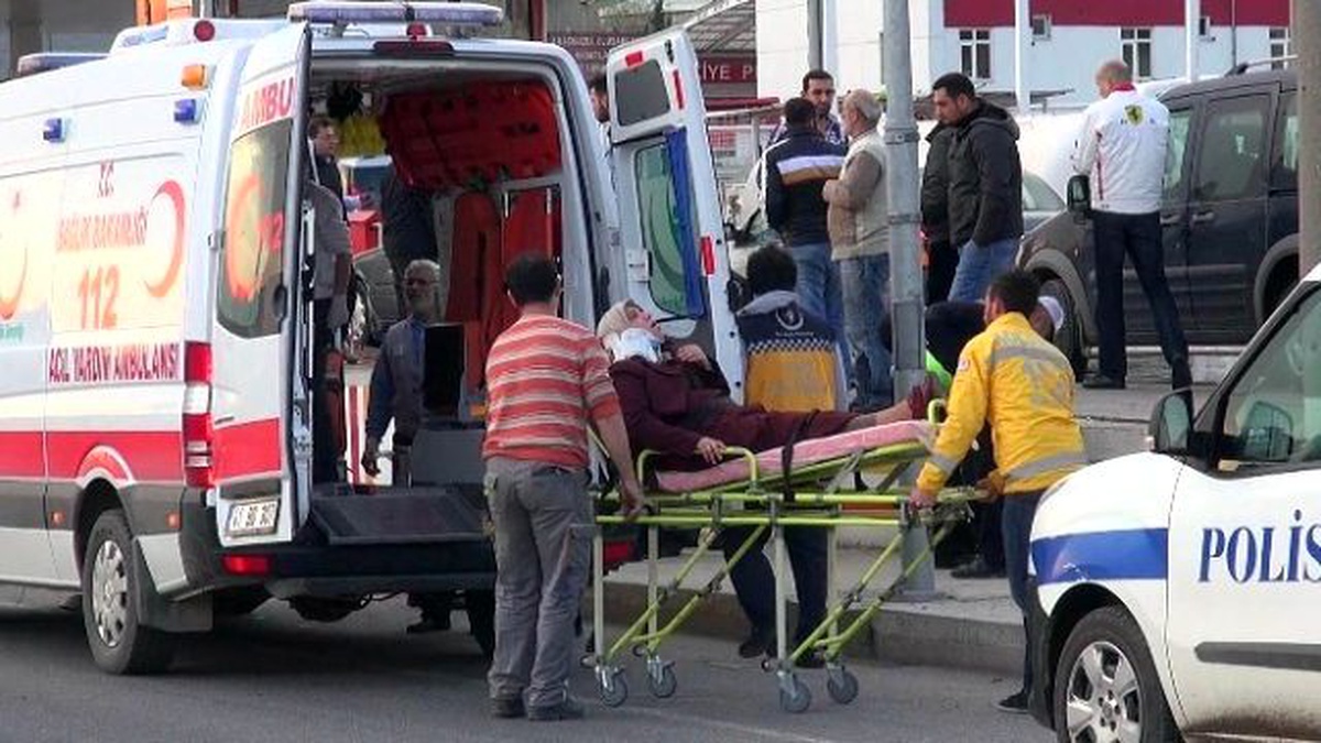 Yıkama Makinesine Girmek İsteyen Araç Takla Attı: 3 Yaralı