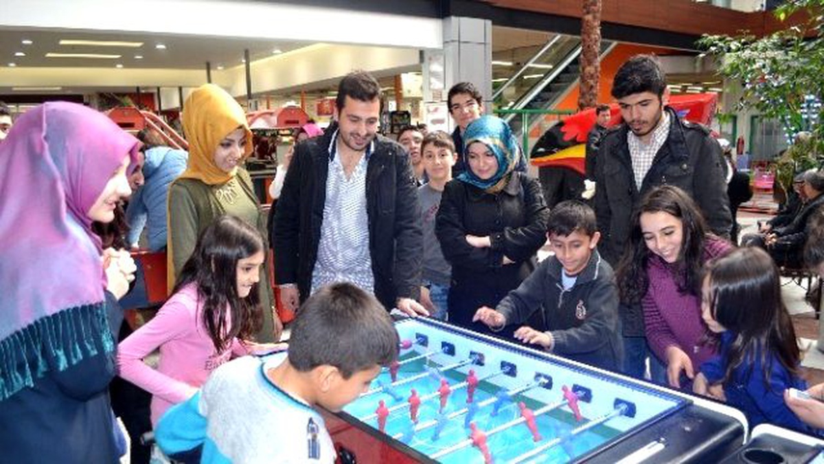 AK Parti Afyonkarahisar Gençlik Kolları\'ndan "Yetimlerle Bir Aradayız" Programı