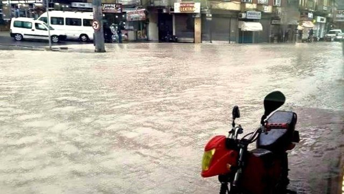Aşırı Yağış Hayatı Olumsuz Etkiledi