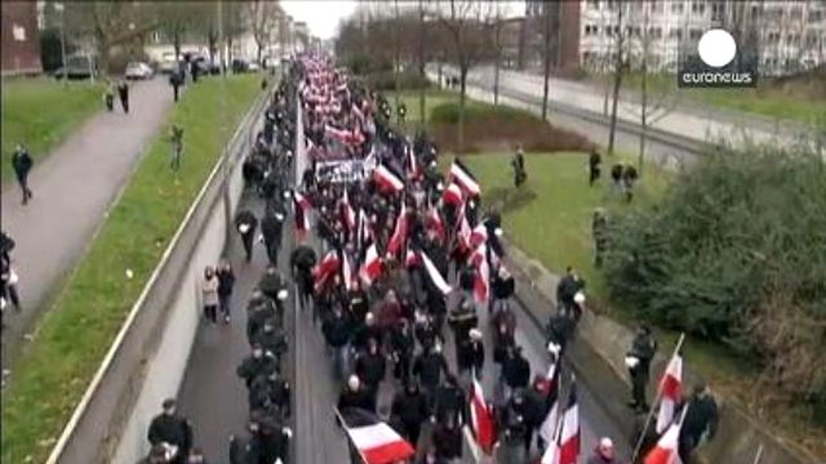 Dortmund\'da Polis Sağ ve Sol Grupların Arasında Kaldı