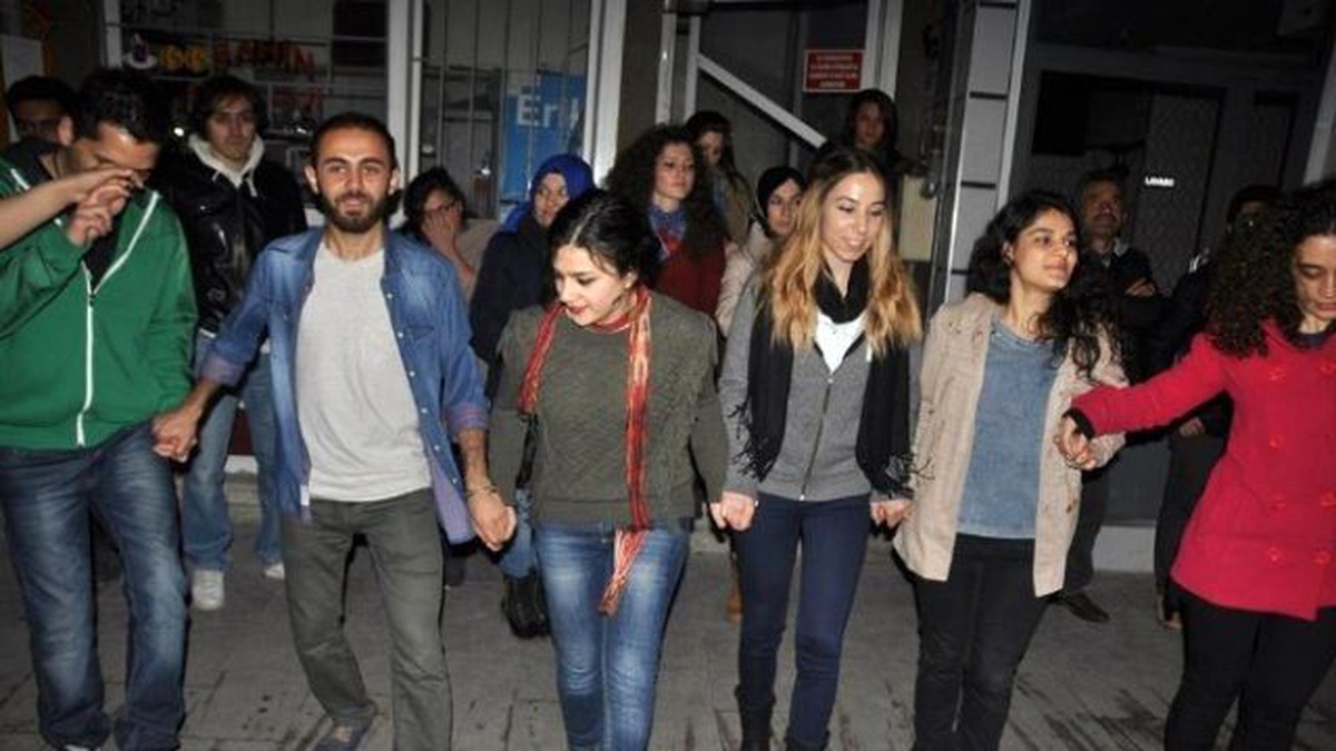 Eskişehir\'in Göbeğinde Gece Yarısı Horonu