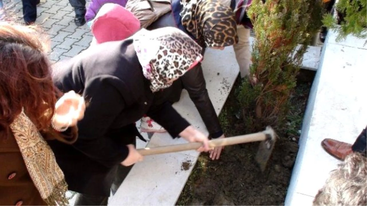 Gediz Depreminin 45. Yılında "Deprem Şehitlerini Anma Günü" Düzenlendi