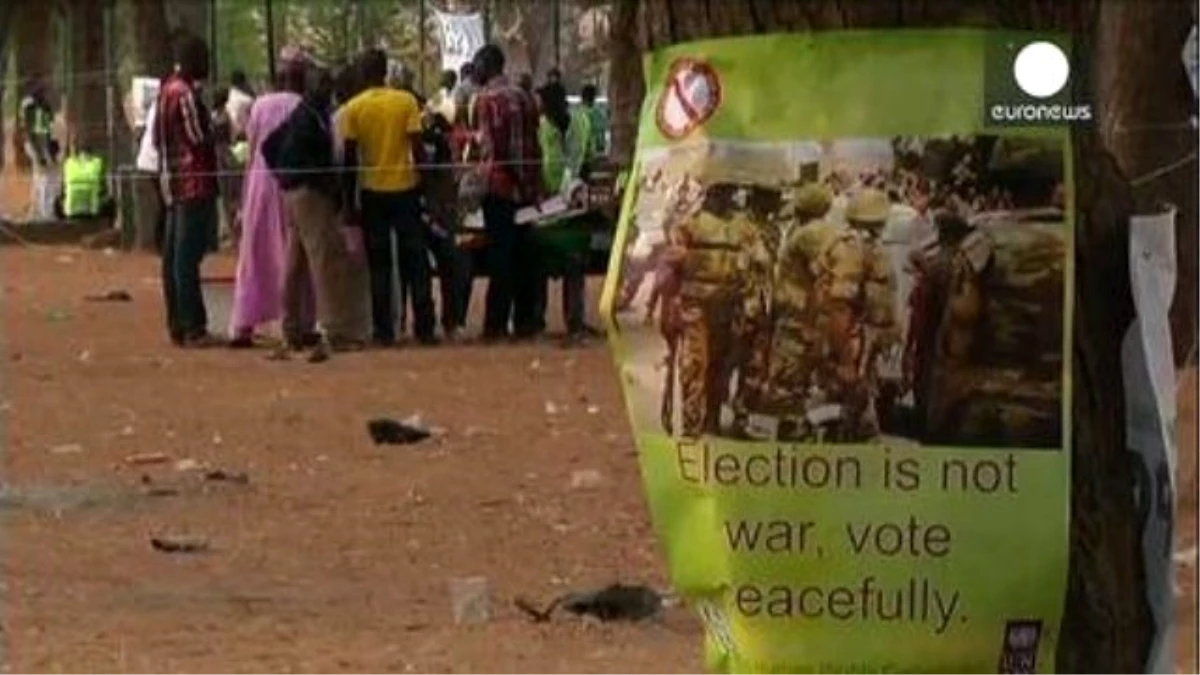 Nijerya\'da Başabaş Geçen Seçimde Oy Sayımı Devam Ediyor