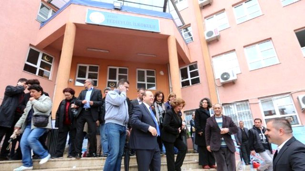 Özakcan; "Ülke Genelinde Demokrasinin \'D\'sindeyiz"