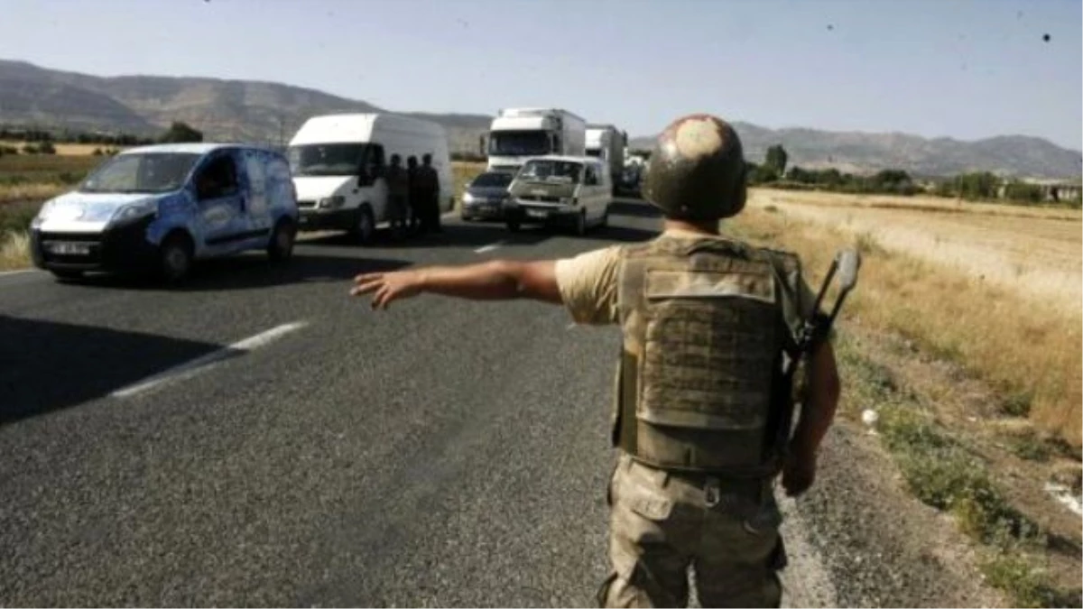 PKK\'ya Katılmak İsteyen 10 Kişi Resmi Plakalı Araçta Yakalandı