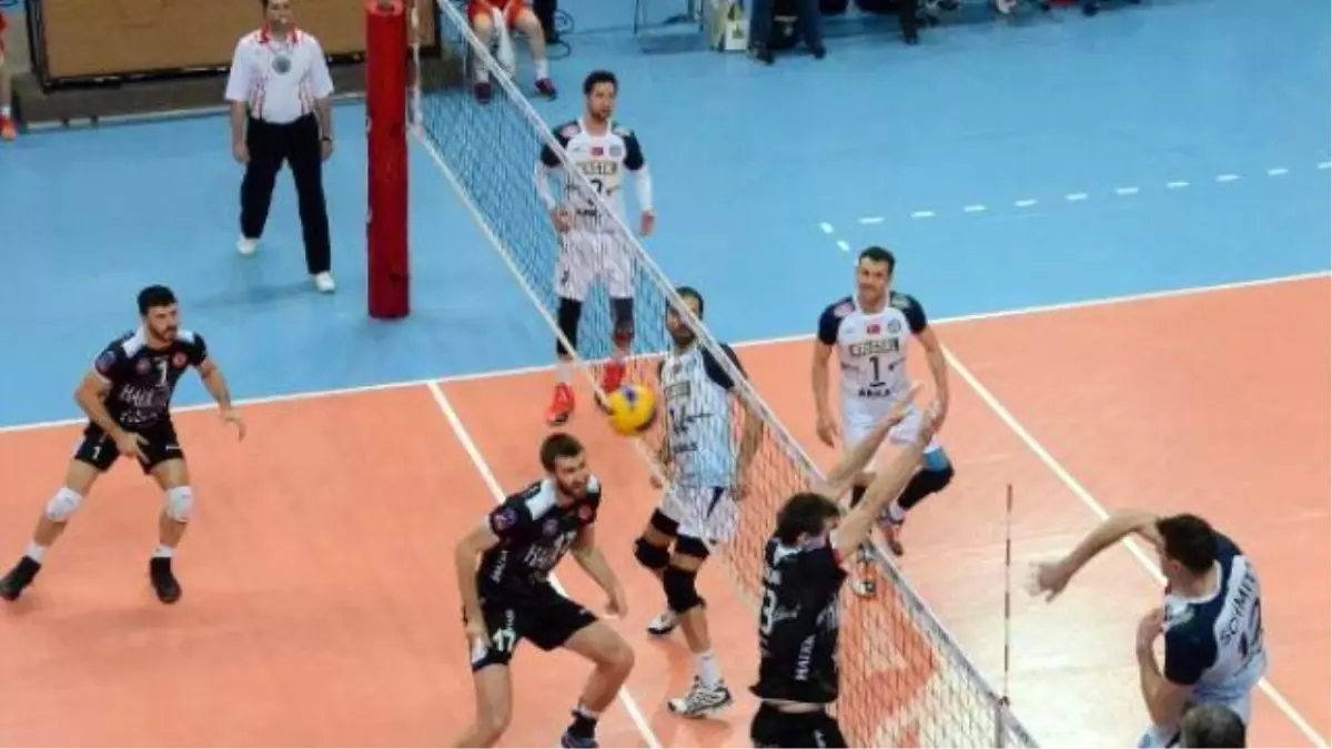 Süper Kupa Halkbank\'ın 3-0