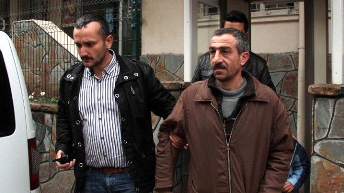 Suriyeli Yetim Çocuğa Mendil Sattırıp Parasını Aldı