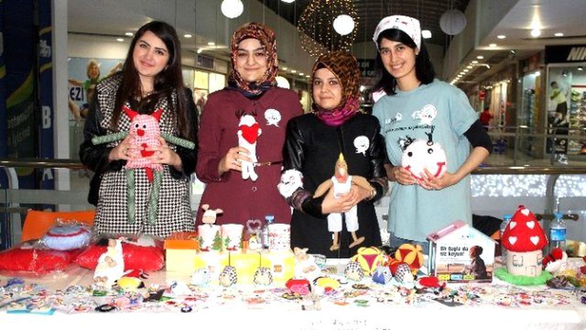 Üniversiteli Öğrenciler, Lösev İçin Stant Açtı