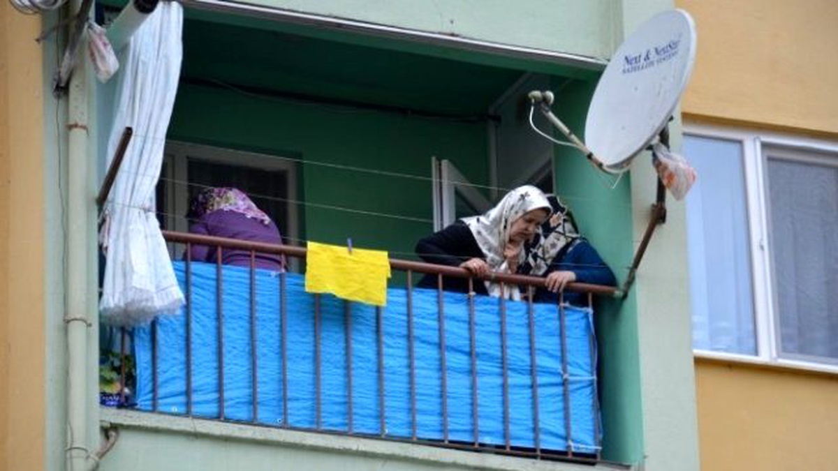4. Kattan Beton Zemine Düşen 14 Aylık Bebek Hayat Savaşı Veriyor