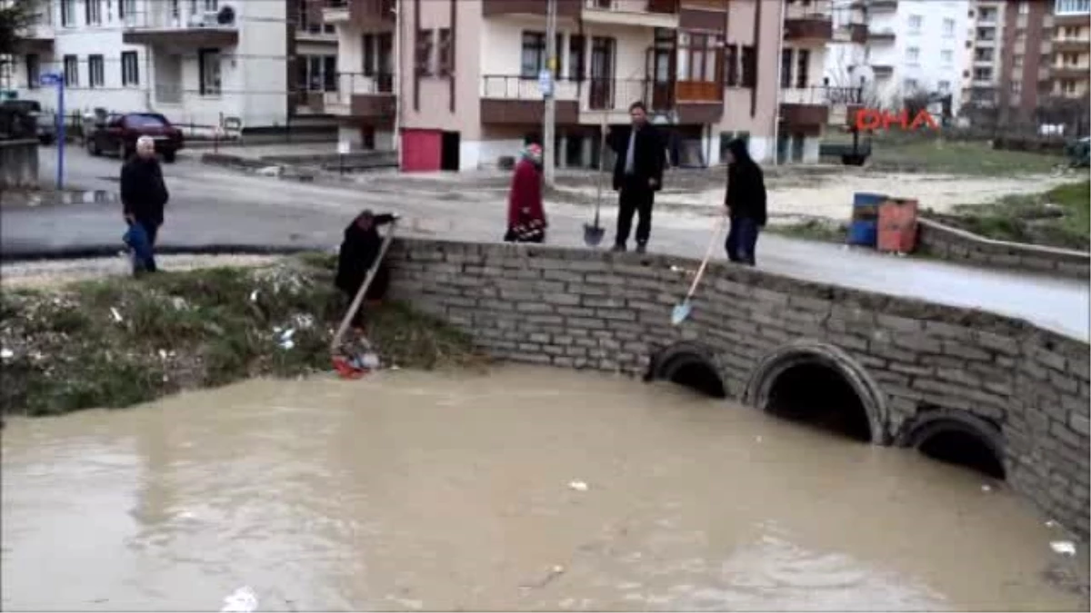 Ankara Çubuk Mahalleli, Sel Taşkınına Karşı Köprü Nöbeti Tutuyor