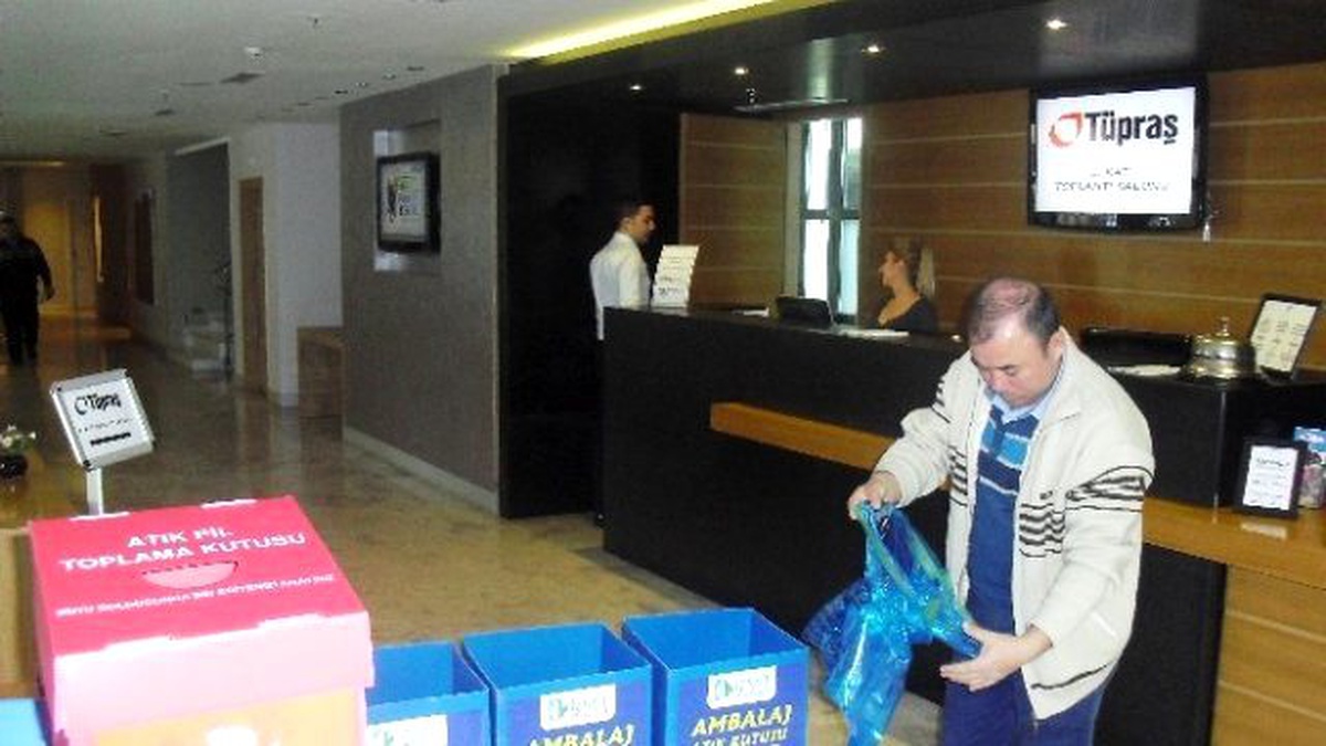 İzmit\'te Atık Kağıtlar Geri Dönüşüme Kazandırılıyor