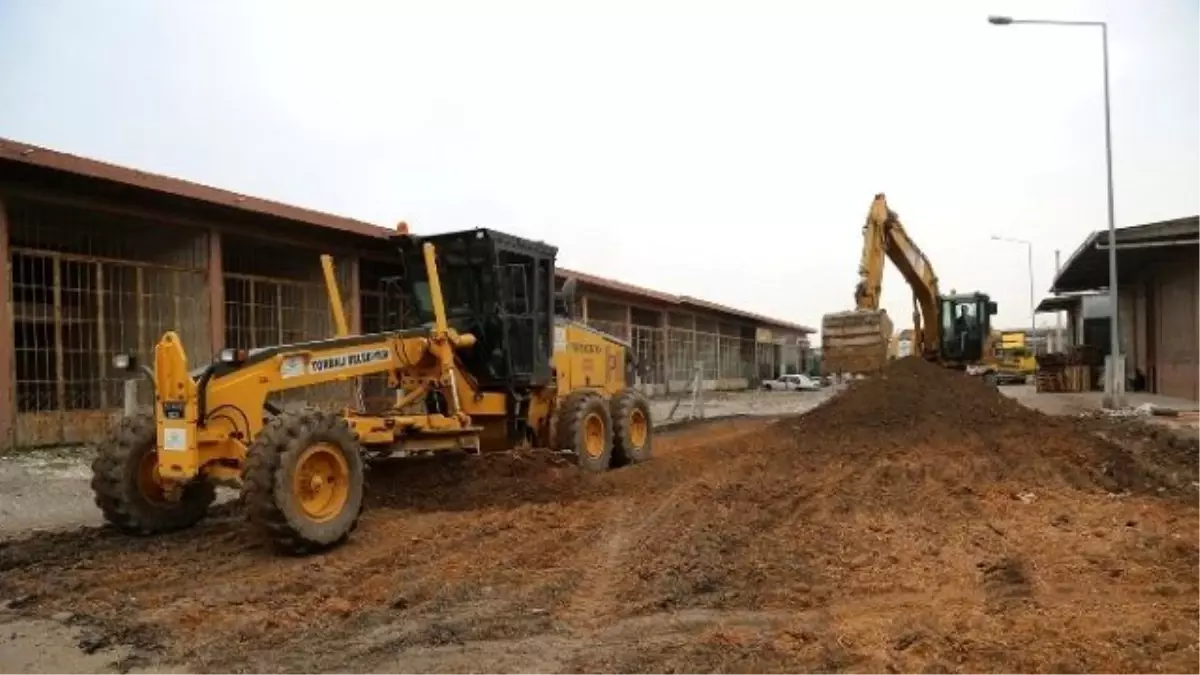 Başak ve Emek Sanayi Sitelerine İlk Asfalt Döküldü