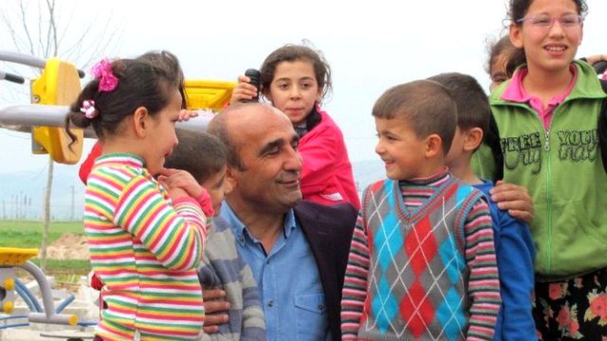 Başkan Özdemir\'e Çocuklardan Büyük Sevgi