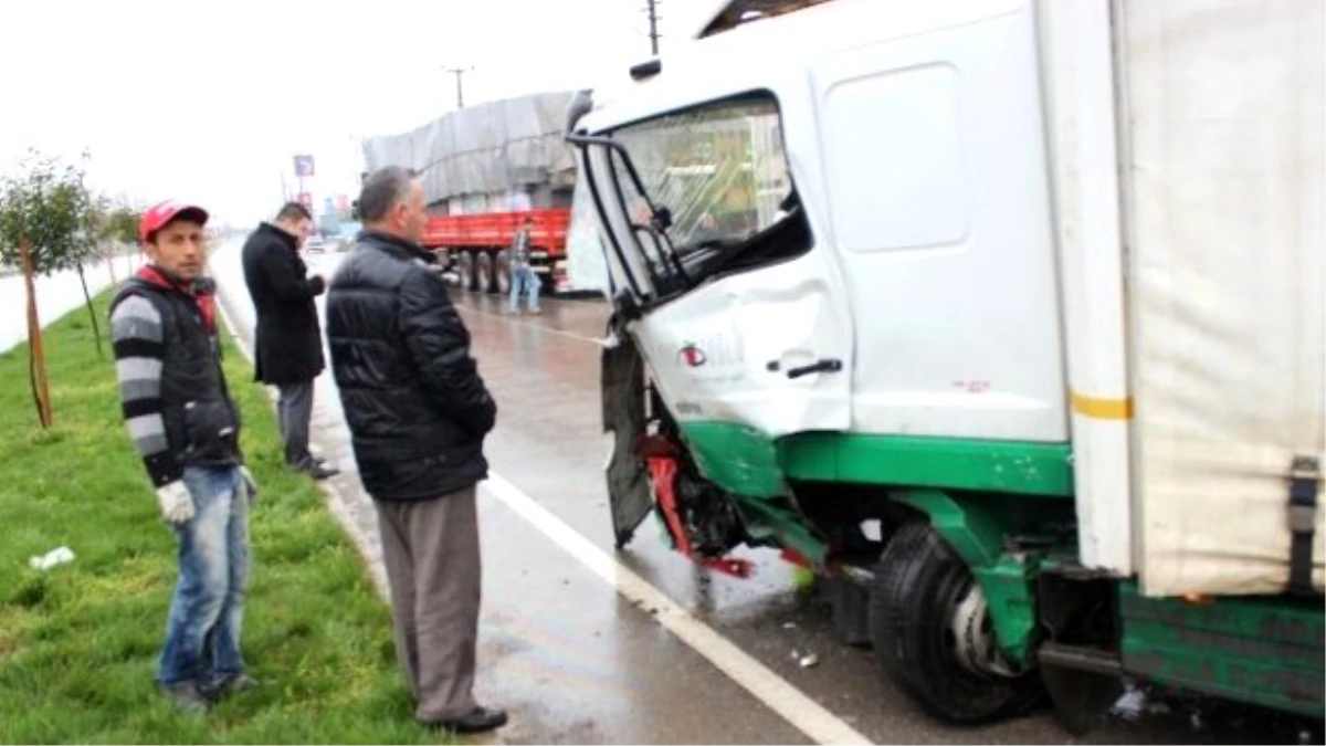 Çarşamba\'da Trafik Kazası: 2 Yaralı