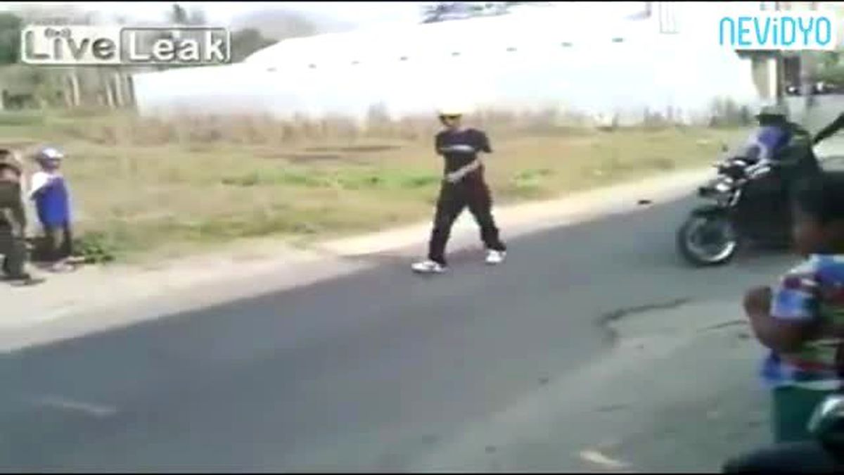 Cenazeyi Düşürdüler Bir De...
