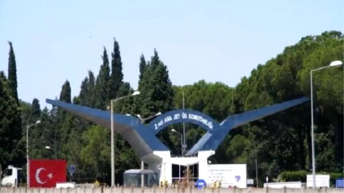 Çiğli Ana Jet Üs Komutanlığı\'nda, Asker Cinneti: 1 Ölü, 1 Yaralı