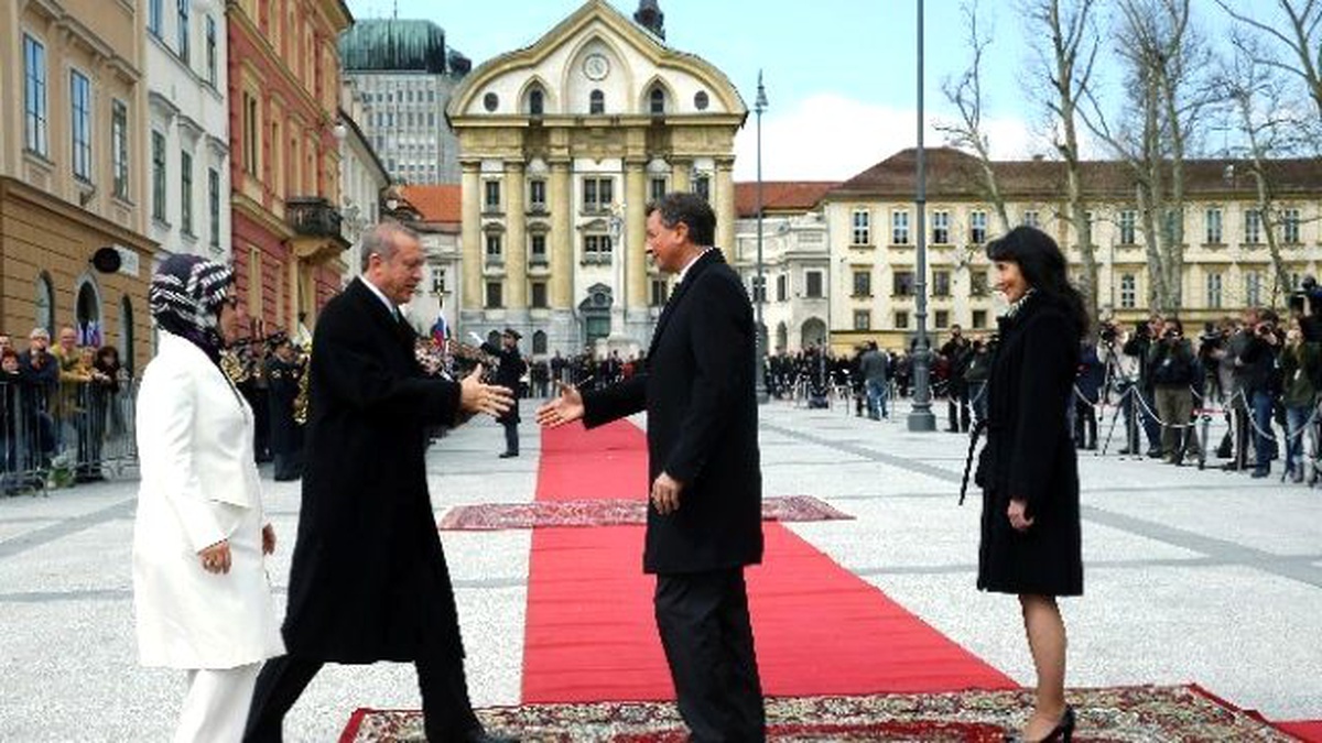 Cumhurbaşkanı Erdoğan, Slovenya\'da Resmi Törenle Karşılandı