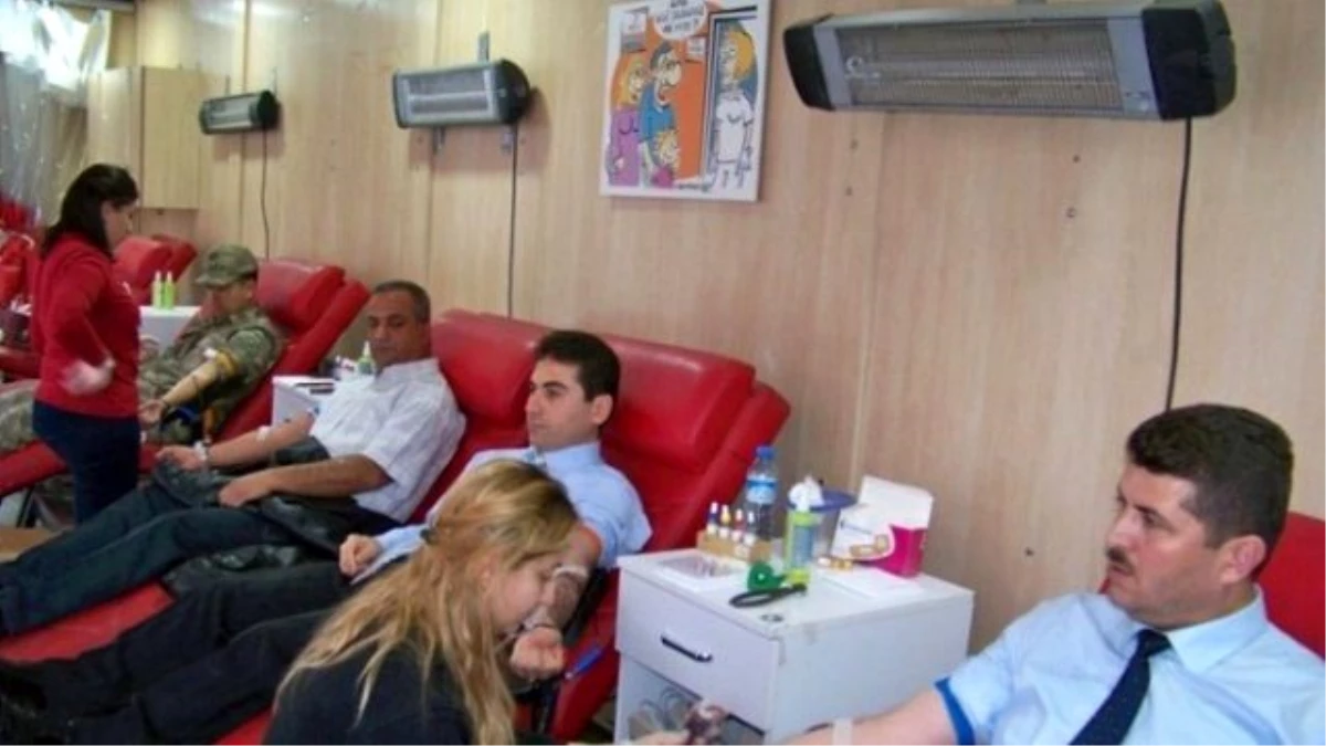 Hassa\'da Kızılaydan Kan Bağışı Kampanyası