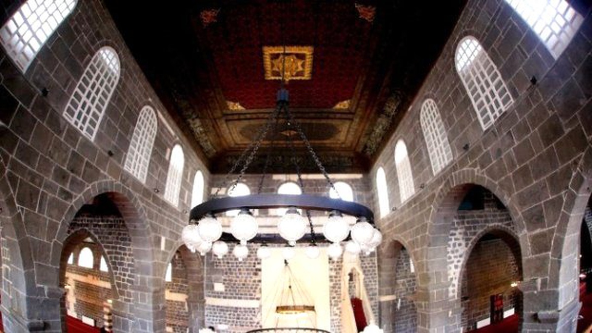 İslam Aleminin 5\'inci Harem-i Şerifi Diyarbakır Ulu Camii\'nin Bilinmeyen Yönleri