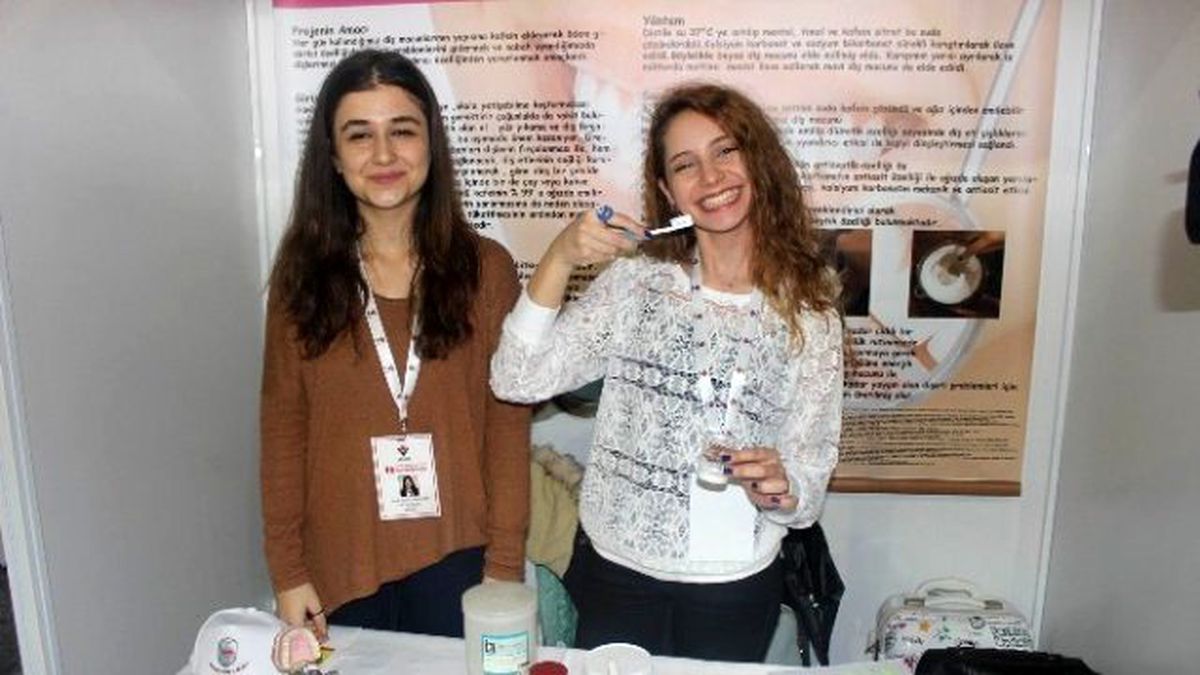 Liseli Öğrenciler \'Kafeinli\' Diş Macunu Üretti
