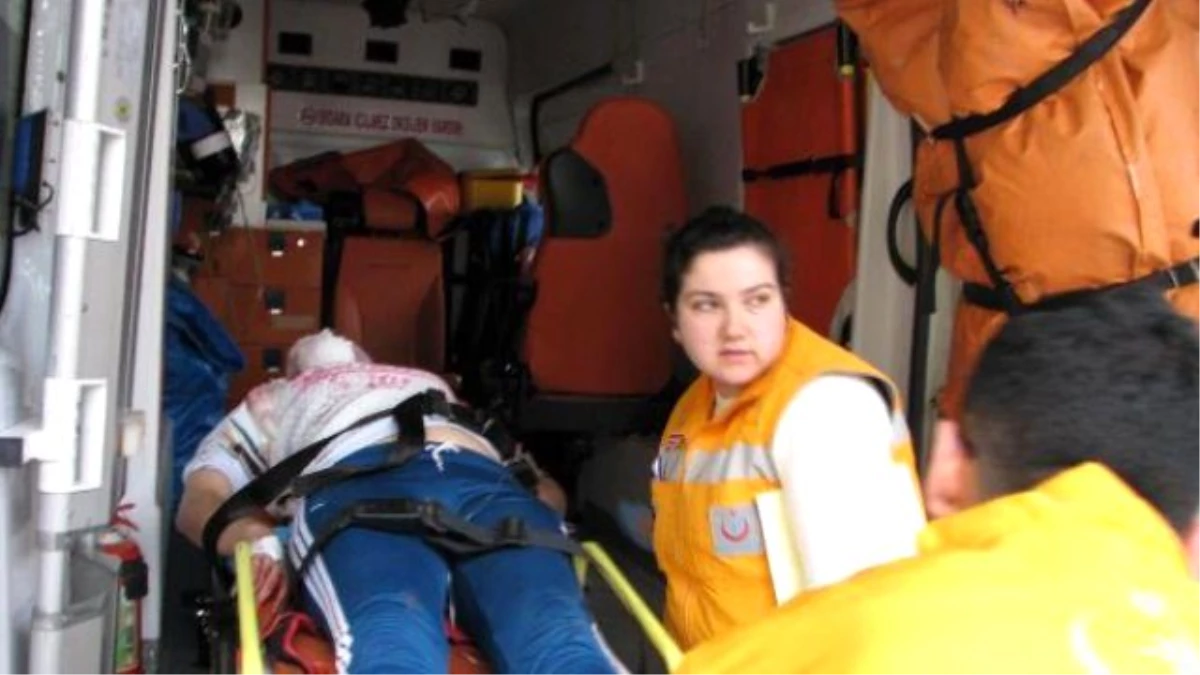 Motosikletten Düşen Genç Kız Ağır Yaralandı