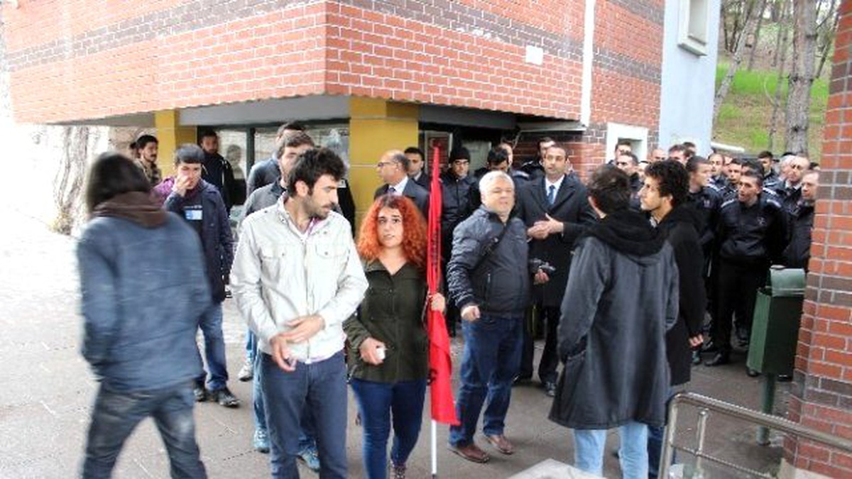 Öğrencilerle Özel Güvenlik Görevlileri Arasında Arbede