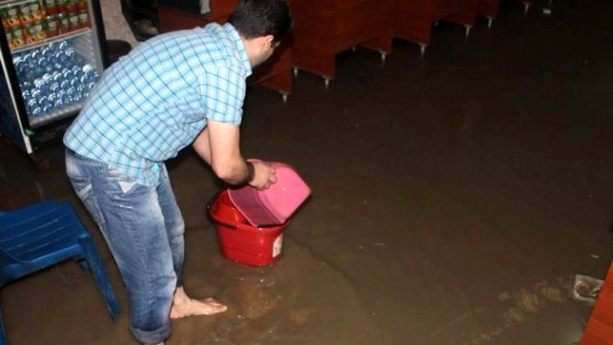 Sağanak Yağış Taşkına Neden Oldu