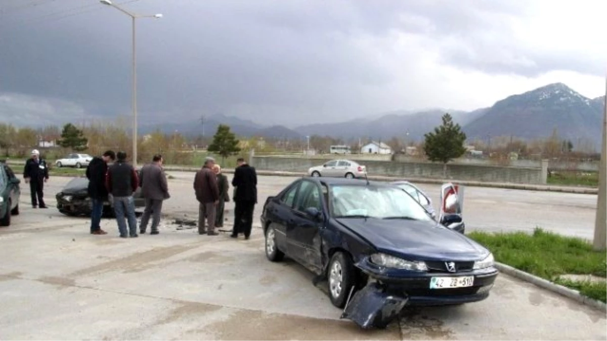 Seydişehir\'de Trafik Kazası Ucuz Atlatıldı