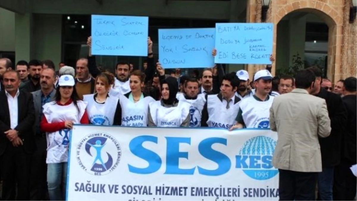 Silopi\'de Doktorların Güvenlik Gerekçesiyle Tayin İstemeleri Protesto Edildi