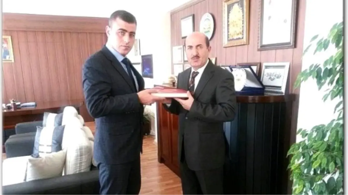 Ülkü Ocaklarından Genel Sekreter Bolat\'a Ziyaret