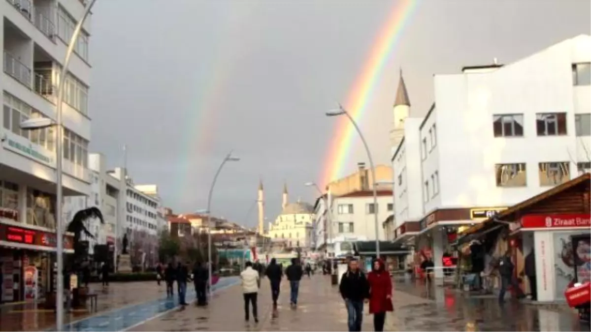 Yağmurun Ardındanh Çift Gökkuşağı Güzelliği