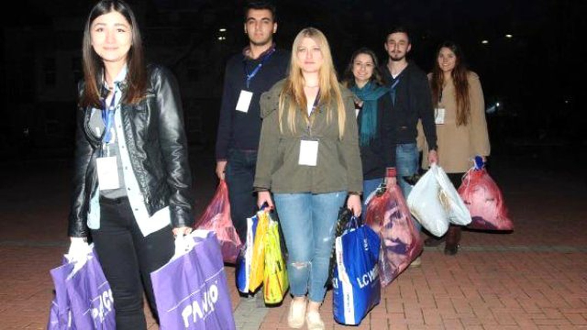 Zakkum Beü\'deki Yardım Kampanyasında Sahne Aldı