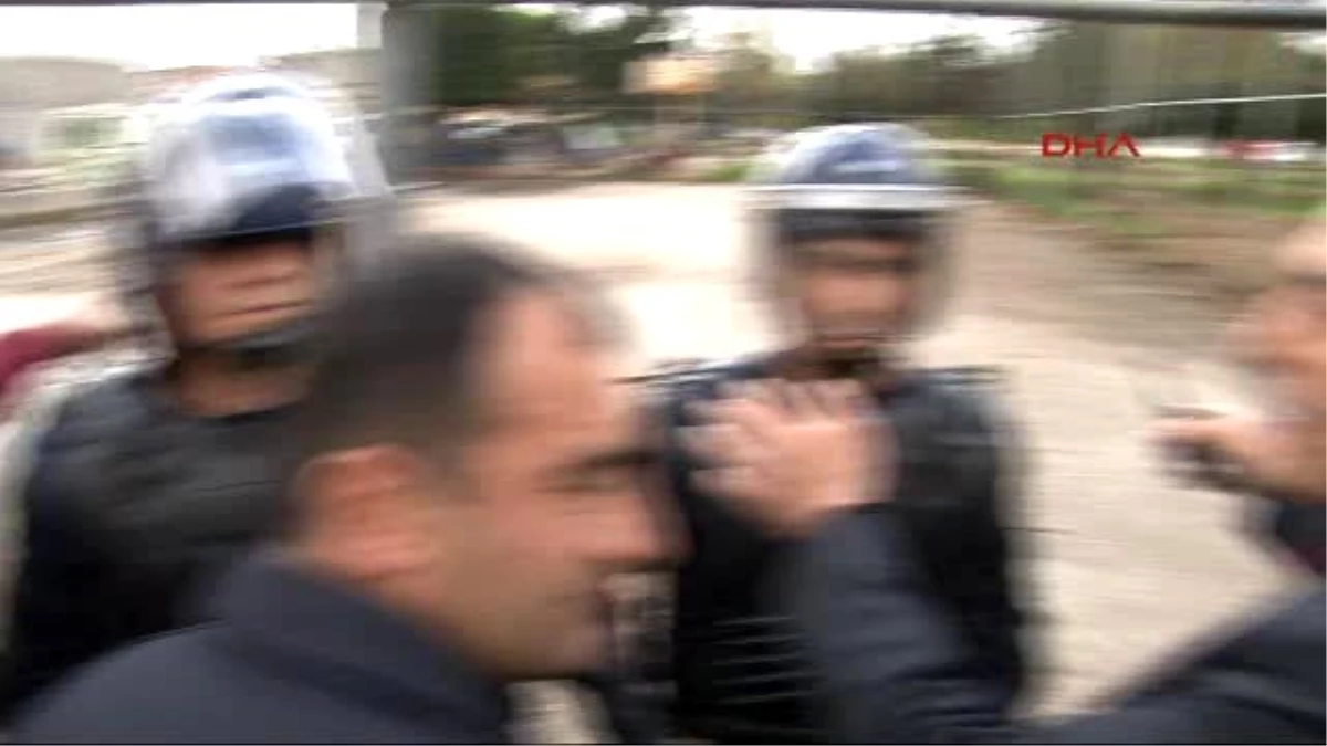 Adana Zabıtadan Robocop Kıyafetiyle Seyyar Satıcı Operasyonu