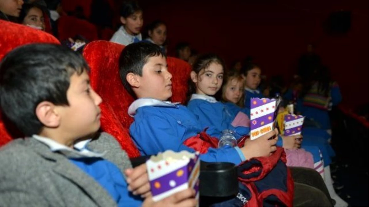 Ali Korkut Amcaları 1500 Köy Çocuğunu Sinemayla Tanıştırdı
