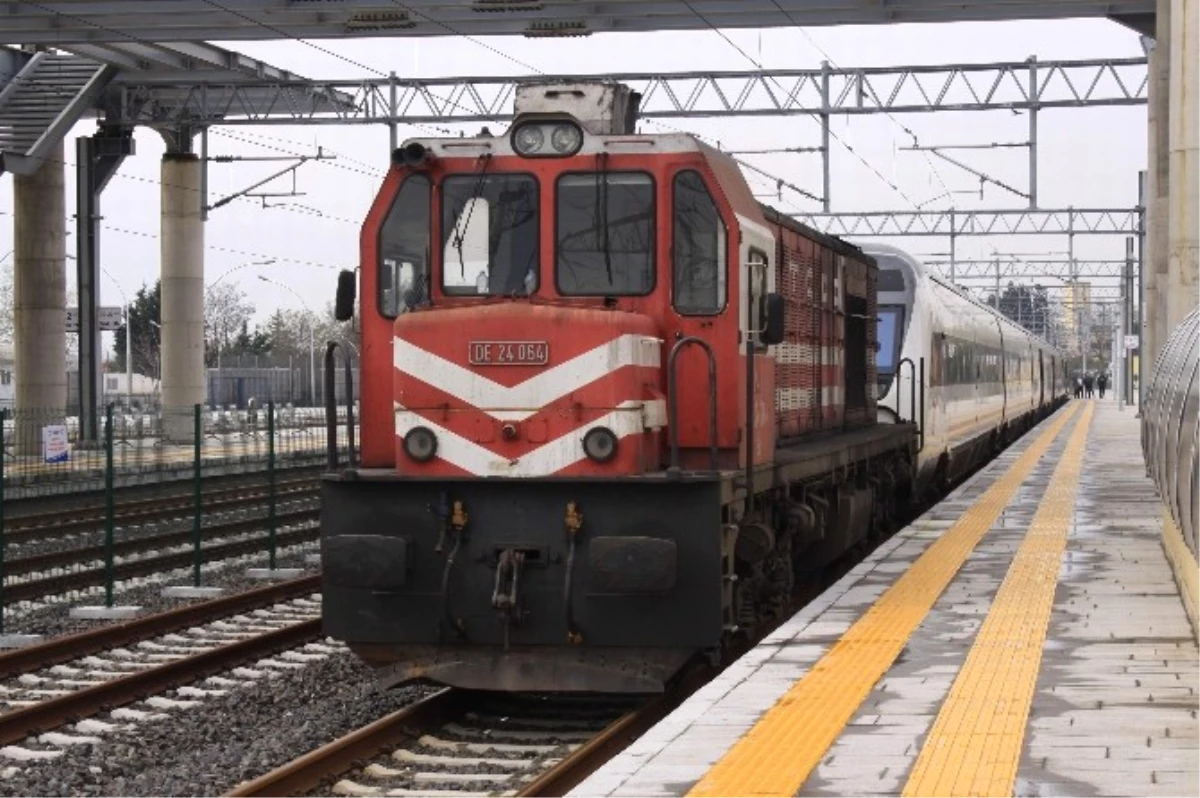 Elektrikler Kesildi Hızlı Tren Yolda Kaldı