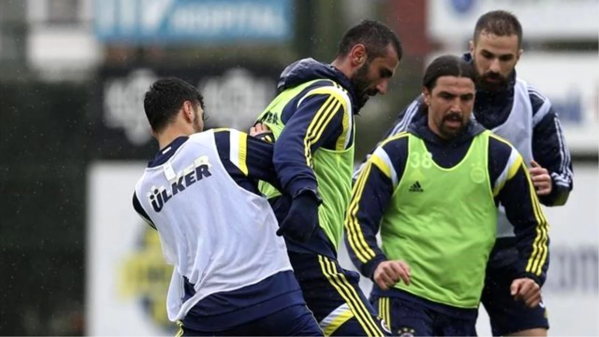 Fenerbahçe\'de Çaykur Rizespor Maçı Hazırlıkları Sürüyor