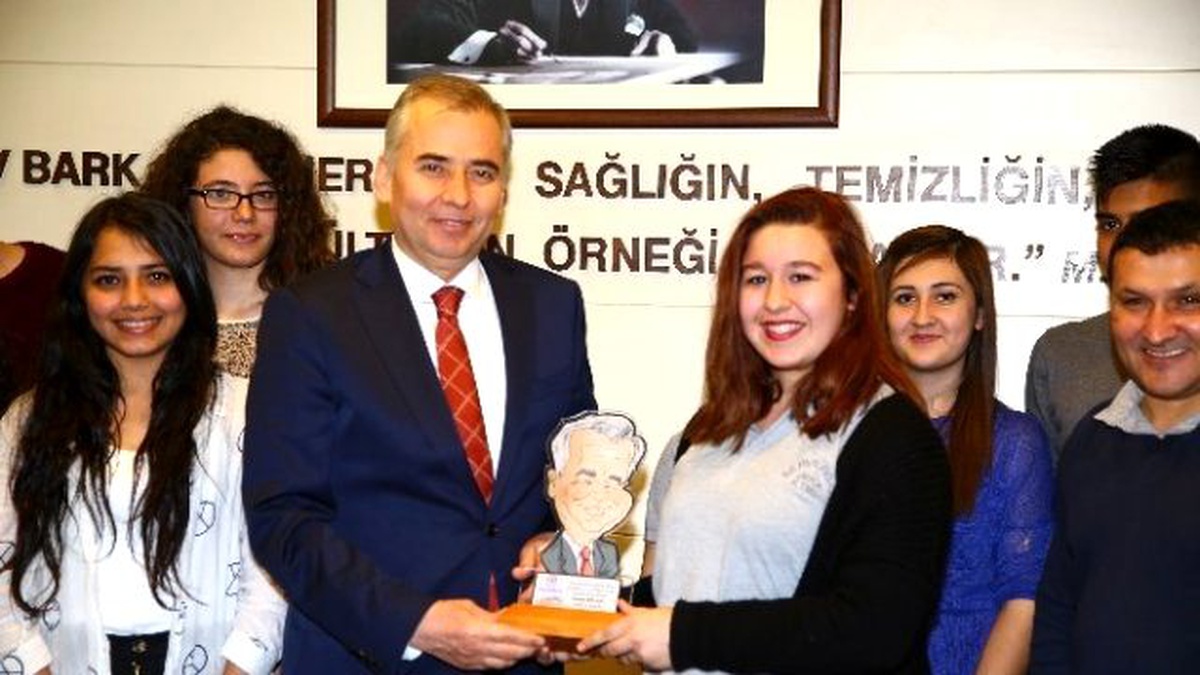 Genç Tiyatroculardan Başkan Zolan\'a Ziyaret