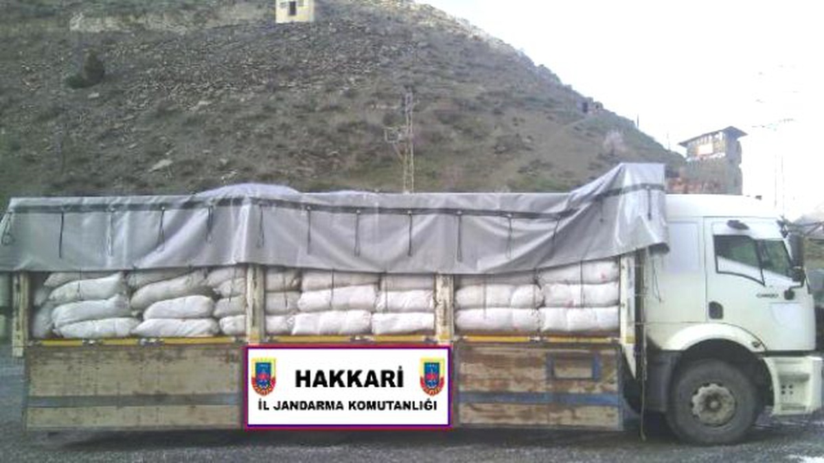 Hakkari\'de 15 Ton Kaçak Çay Ele Geçirildi