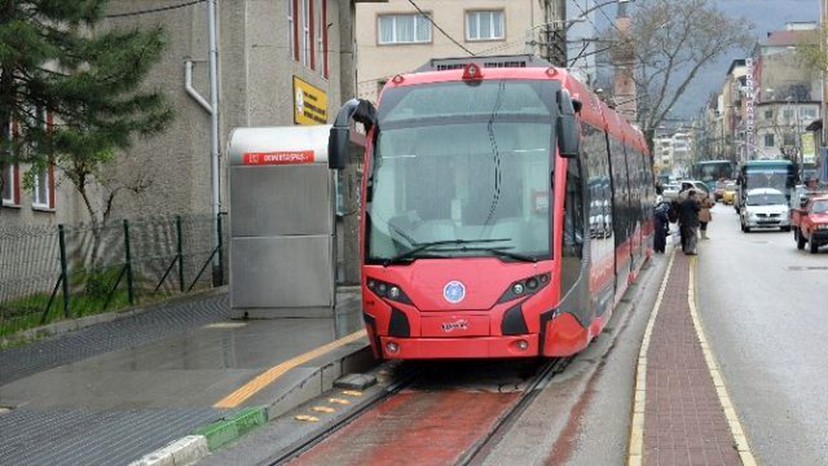 Raylı Ulaşımın Yerine Otobüs Takviyesi