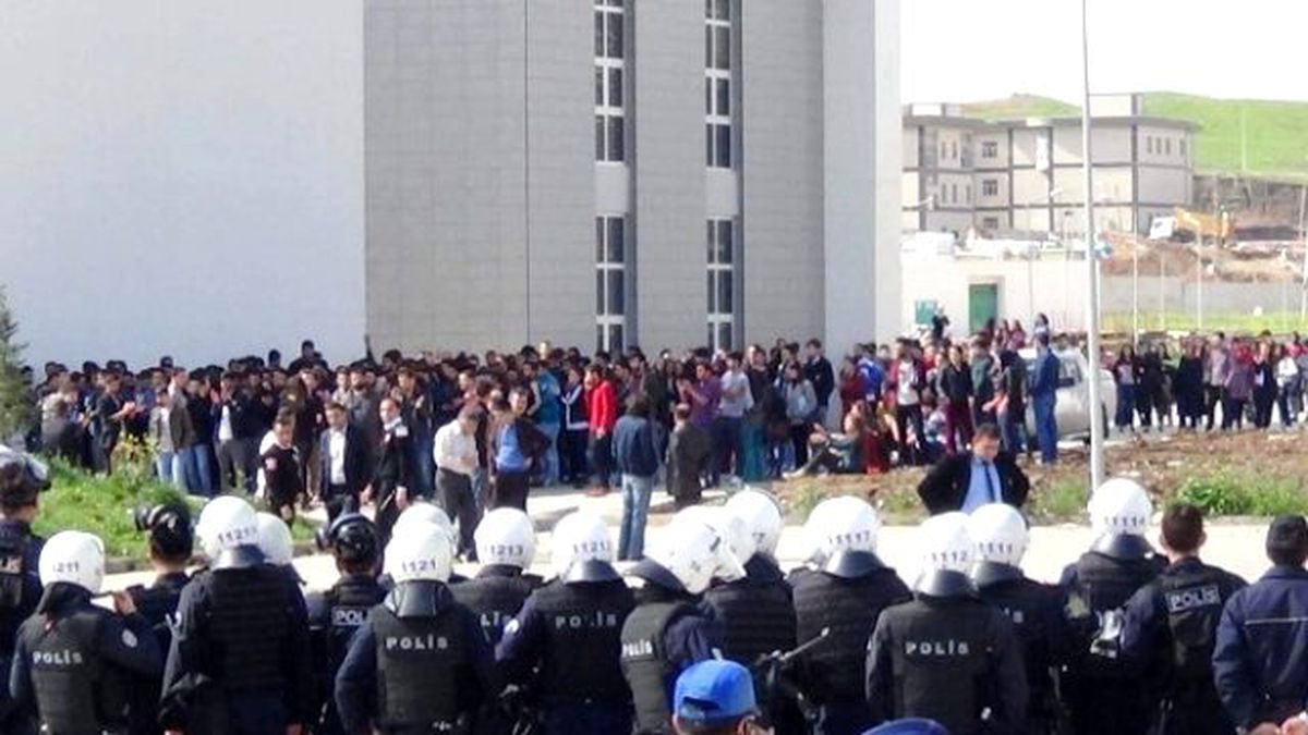Siirt Üniversitesi\'nde Gerginlik: 2 Yaralı